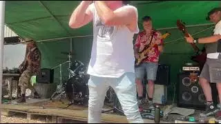 WILEY FOX LIVE AT THE BULL OF THE WOODS, BUNGAY JUNE 21ST 2025 - GOD SAVE THE KING