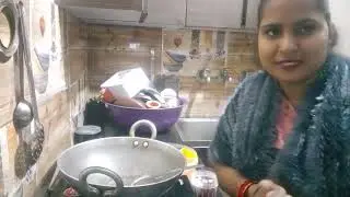 आज मैं आलू की सब्जी और रोटी बना रही हूं
