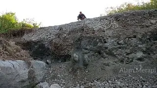 The top layer of the cliff is full of dense and tough coral.#mountains #merapi #climbing