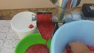 Paradicsom passz&iacute;roz&aacute;s Tre Spade SpremiTo paradicsom passz&iacute;roz&oacute; g&eacute;ppel