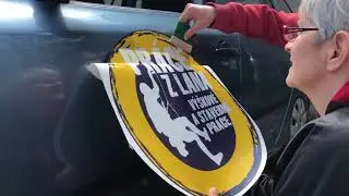 Ako nalepiť n&aacute;lepky na auto