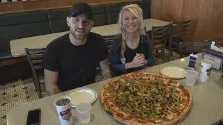 10 POUND PIZZA CHALLENGE W/ RAINA || 