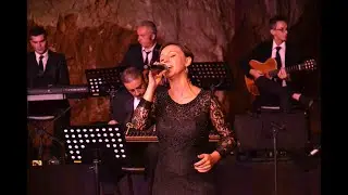 Ayşe Gül Yüzgeç - Mevsimler Yas Tutup Güller Ağlasın