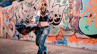 London Street Fashion at graffiti tunnel Model 1