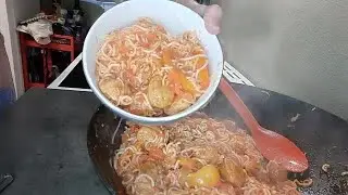 Hvordan &aring; lage Billig Middag (Nudla, Kj&oslash;ttboller, Paprika og Tomatsaus)