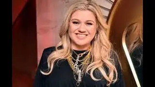 Kelly Clarkson&rsquo;s Cellist &lsquo;Forever Grateful&rsquo; After Viral Moment
