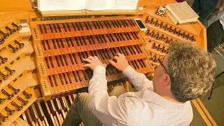 Herr der Tasten - Ulrichsmusiker Peter Bader bei der Arbeit