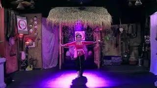 Mahaika Umiyati Putri Sabana / Tari jaipong Daun Pulus Keser Bojong
