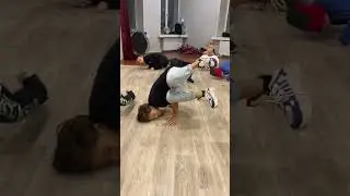 Как научиться делать беби фриз обучение брейк данс🤸&zwj;♀️