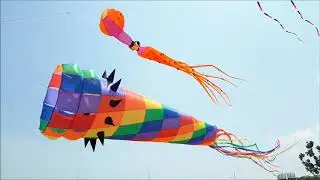 marina barrage kite flying Singapore. Trilobite 32, 15m spinning windsock, 10m squid