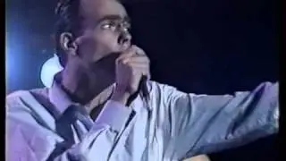 Monroes - Move In Closer (Live Clip)