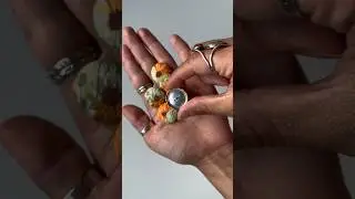Easy DIY buttons! #diy #diyfashion #upcycle #sewing #easycrafts #button #handmade #diybutton #sew