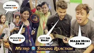 Maan Meri Jaan Metro -2🚇Singing Reaction In Delhi Metro Viral Old & New Mashup Song@team_jhopdi_k