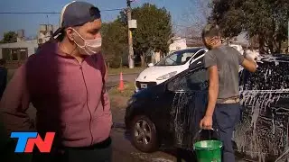 Florencio Varela: tiene 19 años, cobró el IFE y puso un lavadero de autos en la cuadra de su casa
