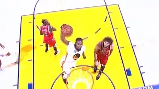 Kevin Durant Throws It Down Against the Bulls | 02.08.17