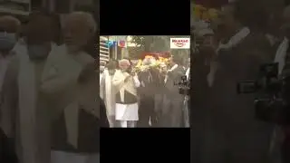 PM મોદીએ માતાને આપી કાંધ