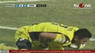 Keeper Choirul Huda gets injured after collision with team mate