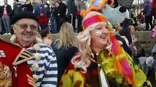 KT) BOXING DAY SWIM AT VENTNOR WITH THE VENTNOR COMIC JAZZ BAND . PLEASE SUBSCRIBE , THANK YOU .