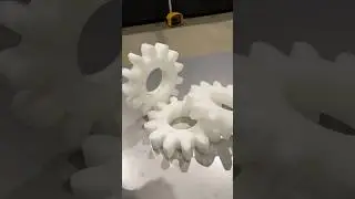 As&iacute; de f&aacute;cil se fabrican 4 engranajes en Delrin 🪄🤷🏽&zwj;♂️😅 #mecanizado #CNC #antesydespues #calidad