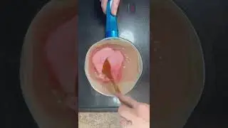 Super Easy Old Fashioned No-Bake Strawberry Jello Pie