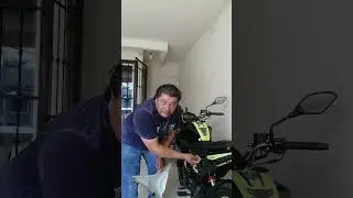 C&oacute;mo quitar el asiento de una Moto Italika 150z