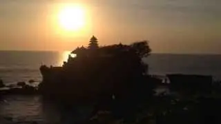 Atardecer en Tanah Lot, Bali.  Time-lapse.