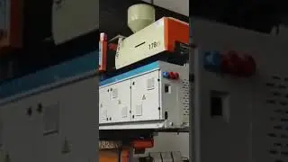 Loading 178ton economic injection molding machine #molding #plasticmachine #moulds