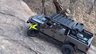 RC CAR Rlaarlo JK07Pro Jeep Gladiator Rock Crawling