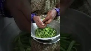 how to peel of Indian beans