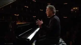 Myung-whun Chung plays mozart piano concerto (accident).