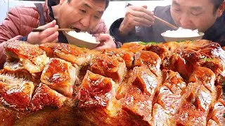 二十斤大羊腿，二弟剁大塊下鍋爆炒，香辣爽滑一口吃下去超過癮！ 【鐵鍋視頻】