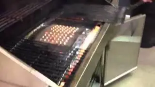 Memphis grill demo Searing a steak