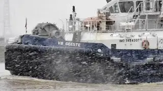 Schlepper GEESTE im Schneegest&ouml;ber seabound tug blizzard DEIN IMO 9454307 snow flurry sneeuw