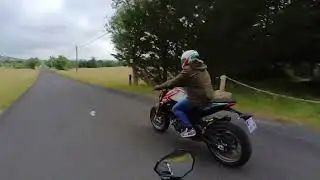 Une balade motos thermique Ducati Monster vs &eacute;lectrique Zero Motorcycles SR