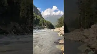 Towering mountains, lush green valleys, the flowing Parvati River create a picture-perfect paradise