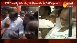 Telangana BJP Chief Laxman Frails In RTC Strike @ Bus Bhavan | Sakshi TV