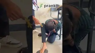 Wait for end 😂🤣 lizard prank with college students 😁 #funnyshorts  #ytshorts #lizard #prank
