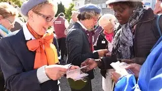 Servir en tant qu'hôtesse au pèlerinage du Rosaire