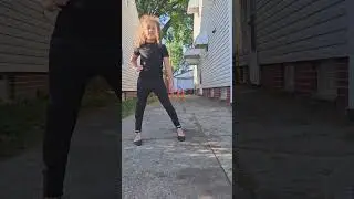 kinsleigh sandoras runway video