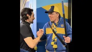 Svens HCD Traum, bei dem er sogar einen original Hockeystock seines Lieblingsspielers erhält.