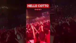 Duki subido a un ring cantando HELLO COTTO