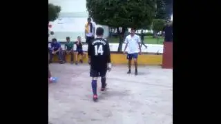 Chicharito falla penal decisivo