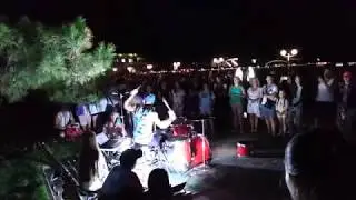 Барабанщик в Геленджике играет Limp Bizkit 