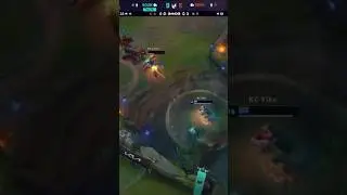 KC Yike Poppy Ambushed VIT Carzzy on bush #leagueoflegends #lec2025