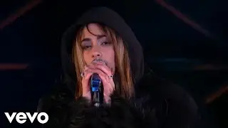 TINI cantando 'CARNE Y HUESO' en #LACASAxTINI
