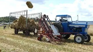 Ford 5000 Picking Up Bales w/ Duks Automatic Bale-Thrower | Very Good System | Danish Agriculture