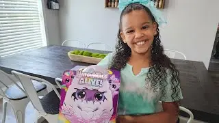 Hatchimals unboxing and hatching!