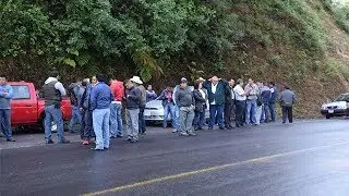 Transportistas de la Region de Zacapoaxtla se Unen Contra Pirataje en Zacapoaxtla 24 05 17