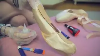 Pointe Shoes: How to glue pointe shoes (Jet Glue pointe shoes)