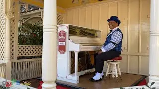 Ragtime Noel Piano Player - Main Street, USA - Disneyland March 20, 2022